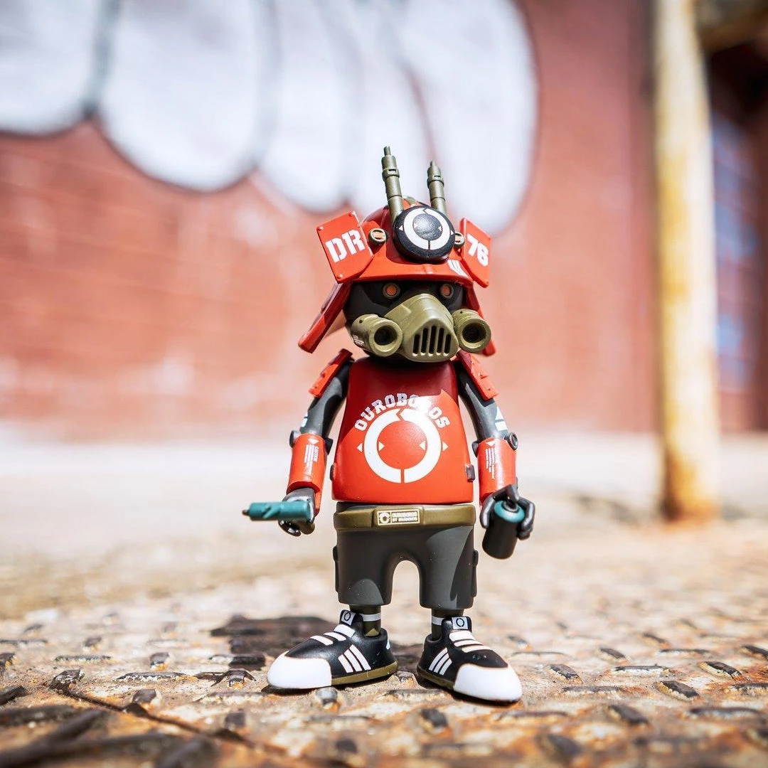 DR76 Ouroboros Red Alert 6” Vinyl Figure By Dragon76 X Martian Toys Designer Toys 12 DR76 Ouroboros Red Alert 6” Vinyl Figure By Dragon76 X Martian Toys Designer Toys